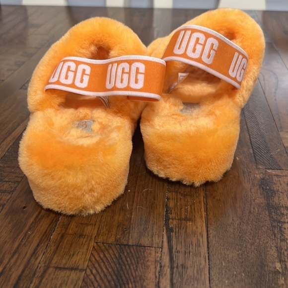 UGG Oh Yeah Sheepskin Slide Sandal
Slippers In California Poppy Size 6 US - Picture 10 of 14